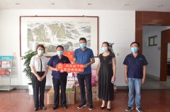 夏送清凉暖人心 悉心关怀鼓干劲